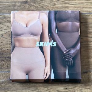 SKIMS NWT Core Control Mid-Thigh Shorts in L/XL